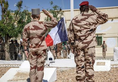 الجيش الفرنسي يسلّم آخر قاعدة له في تشاد