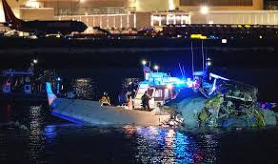 العثور على الصندوقين الأسودين للطائرة التي تحطمت في واشنطن