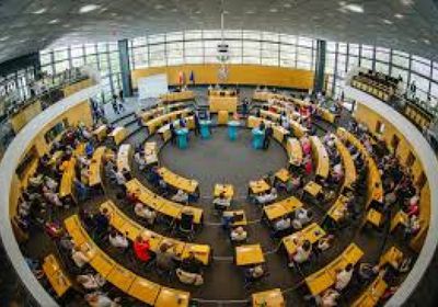 المحافظون الألمان يسعون لكسب دعم اليمين المتطرف في مسألة الهجرة