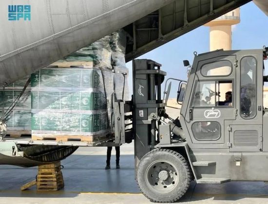 السعودية: وصول الطائرة الـ55 لإغاثة الشعب الفلسطيني في غزة