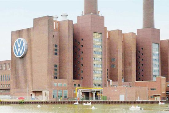 فولكس تدرس استثمار شركائها الصينيين في مصانعها الألمانية