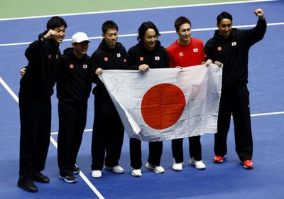 اليابان تفوز على بريطانيا وأمريكا تتقدم في كأس ديفيز للتنس