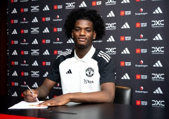 هيفن لاعب أرسنال ينتقل إلى مانشستر يونايتد