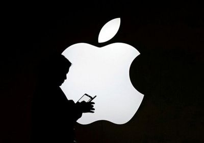 "أوبنهايمر" يخفض تصنيف سهم "آبل" بسبب "آيفون"