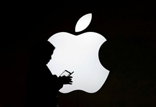 "أوبنهايمر" يخفض تصنيف سهم "آبل" بسبب "آيفون"