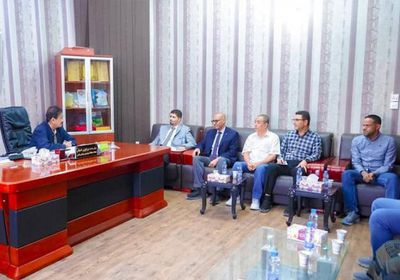 محافظ شبوة يدعو "وايكوم" لافتتاح مكتبها في عتق