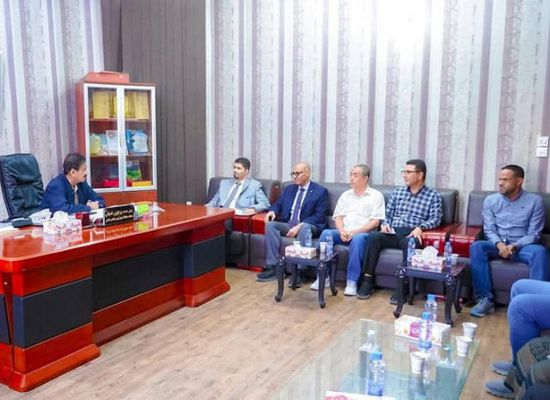 محافظ شبوة يدعو "وايكوم" لافتتاح مكتبها في عتق