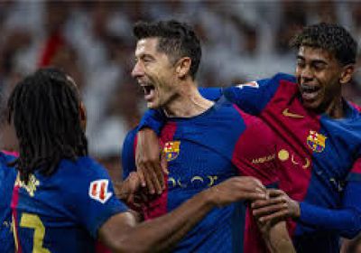 ليفاندوفسكي يقود برشلونة للفوز على ألافيس في الدوري