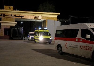 معبر رفح يواصل استقبال مصابي غزة للعلاج في مصر لليوم الثاني