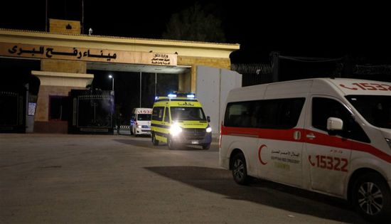 معبر رفح يواصل استقبال مصابي غزة للعلاج في مصر لليوم الثاني
