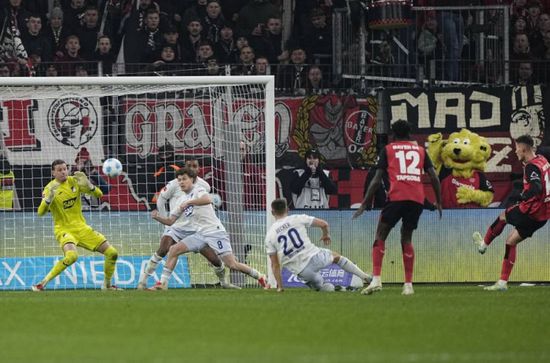 ليفركوزن يفوز بعشرة لاعبين على هوفنهايم