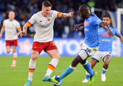 روما يخطف تعادلاً قاتلاً من نابولي بالدوري الإيطالي