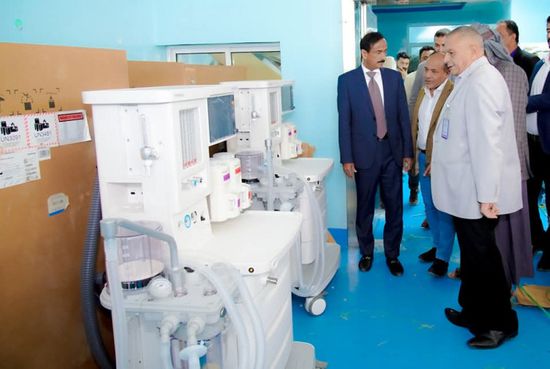 محافظ شبوة يتفقد التجهيزات الإماراتية للمستشفى العام