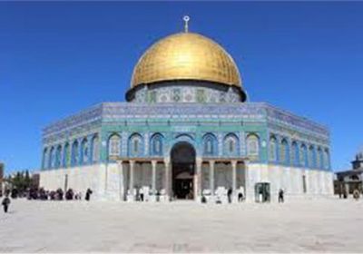 عشرات المستوطنين الإسرائيليين يقتحمون باحات المسجد الأقصى