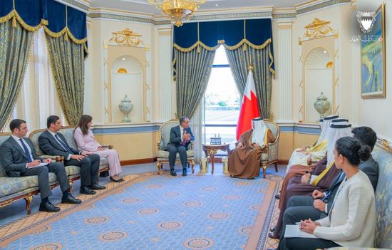وزير الخارجية المصري يلتقي ولي عهد البحرين في المنامة