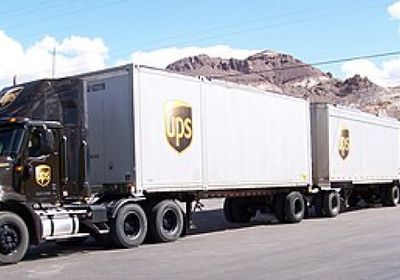 سهم "يو بي إس" بعد اتفاق مع أمازون لخفض الطرود