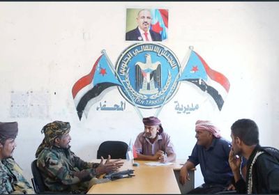 انتقالي المحفد يبحث مع الأجهزة الأمنية تعزيز السلم الأهلي