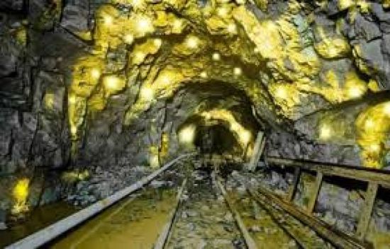 محاصرة 12 عاملا بعد انهيار منجم للذهب في غرب كينيا &nbsp;