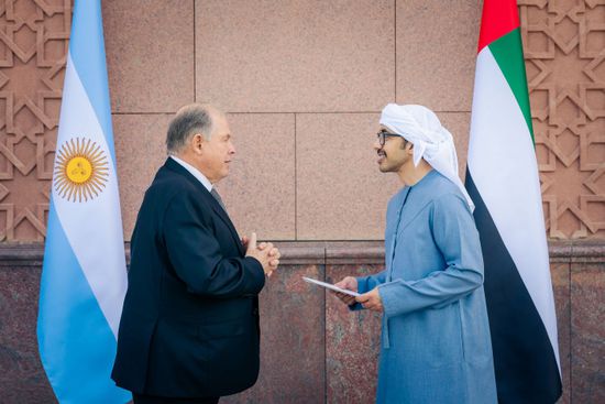 رئيس الإمارات يتلقى رسالة خطية من نظيره الأرجنتين