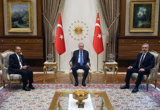 وزير الخارجية المصري ينقل تحيات الرئيس السيسي إلى نظيره التركي