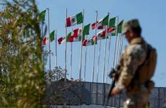 المكسيك تبدأ نشر آلاف الجنود على الحدود مع الولايات المتحدة