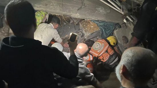    إنقاذ طفلين من تحت أنقاض منزل فجرته إسرائيل بجنين