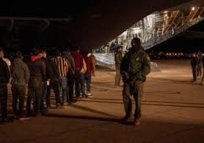    هبوط أول طائرة عسكرية أمريكية تقل مهاجرين في غوانتانامو