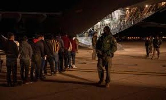    هبوط أول طائرة عسكرية أمريكية تقل مهاجرين في غوانتانامو