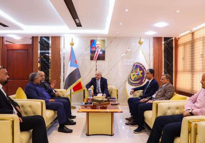 الكثيري يناقش خطط تطوير مصلحة الضرائب وسير عملها