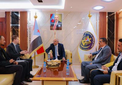 الكثيري وسكوت يبحثان الجهود الأممية لوقف الحرب