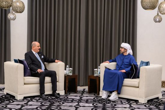 وزير الخارجية الإماراتي يستقبل نظيره التونسي في أبوظبي