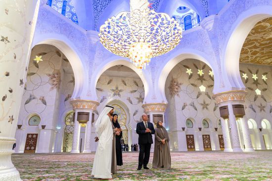 وزير الخارجية الأرجنتيني يزور جامع الشيخ زايد الكبير في أبوظبي