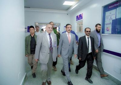 بدعم إماراتي.. بن الوزير يشهد تركيب النظام الإلكتروني في مستشفى شبوة