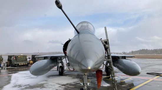 وزير الجيوش الفرنسي يعلن تسليم أوكرانيا أولى طائرات ميراج 2000