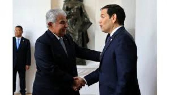 رئيس بنما يستنكر الأكاذيب الأمريكية حول رسوم القناة