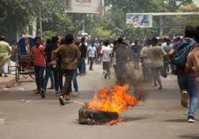 محتجّون يدمّرون عقارات لرئيسة الوزراء المخلوعة في بنغلادش