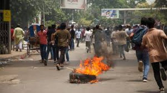 محتجّون يدمّرون عقارات لرئيسة الوزراء المخلوعة في بنغلادش