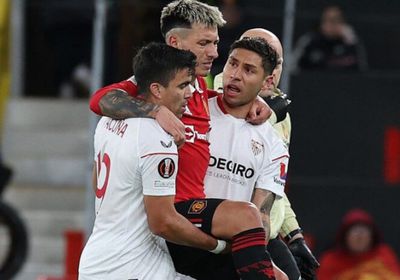 مارتينيز مدافع يونايتد سيغيب فترة طويلة واستمرار غياب شو