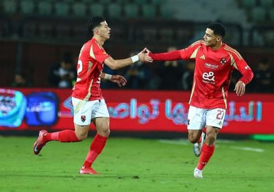 عاشور وجراديشار يقودان الأهلي إلى صدارة الدوري المصري