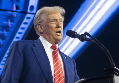 نتنياهو يهدي ترامب جهاز بايجر من ذهب خلال زيارته للبيت الأبيض