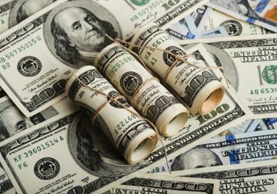 الدولار يرتفع بقوة مدفوعاً بحرب ترامب التجارية