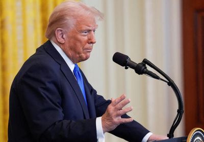 ترامب يوقف إلغاء إعفاء الواردات الصينية منخفضة التكلفة من الرسوم الجمركية