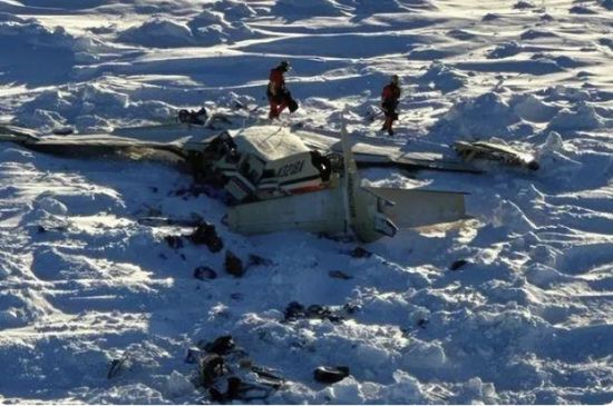 انتشال جثث 10 أشخاص في تحطم طائرة بألاسكا