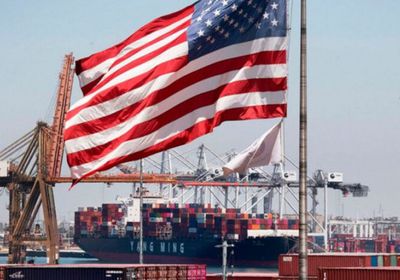 العجز التجاري الأمريكي يرتفع قبل تطبيق الرسوم الجمركية
