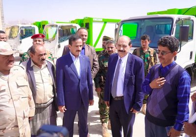 الإمارات تدعم شبوة بمعدات ثقيلة لتحسين البيئة