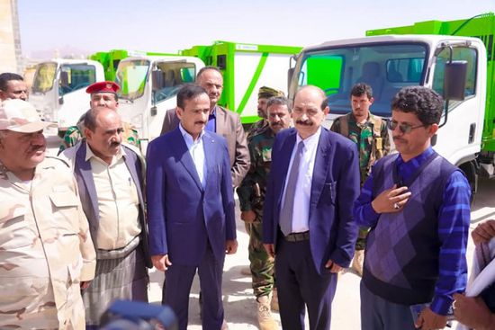 الإمارات تدعم شبوة بمعدات ثقيلة لتحسين البيئة