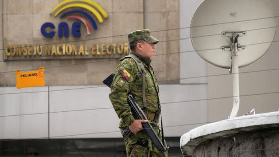 الإكوادوريون يصوتون لاختيار رئيسهم في ظل أزمة أمنية