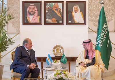 وزير الخارجية السعودي ونظيره الأرجنتيني يناقشان أبرز المستجدات إقليمياً ودولياً