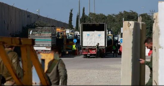 دخول 316 شاحنة مساعدات اليوم لمعبري العوجة وكرم أبو سالم