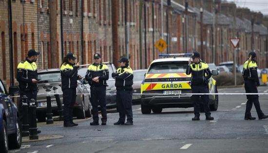 الشرطة الإيرلندية تعتقل شخصاً طعن 4 أشخاص في دبلن